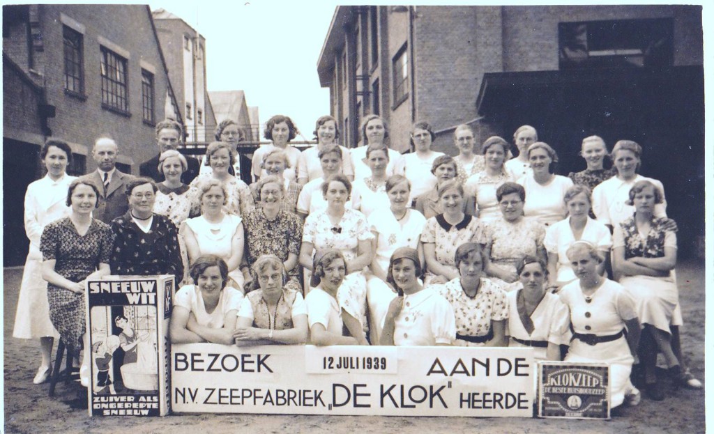 meisje bezoek zeep fabriek Klok 1939